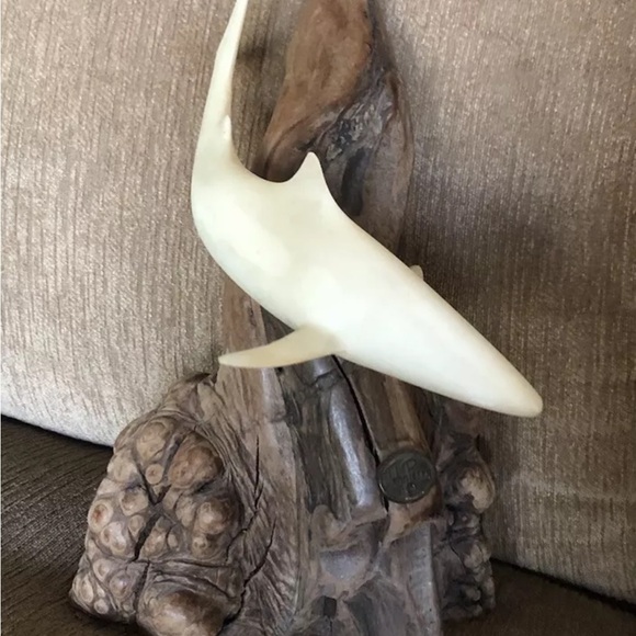 Vintage John Perry Carved Swimming Shark Sculpture on Burl Wood Base 9 In - Picture 2 of 12
